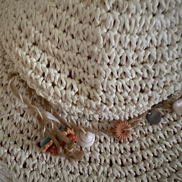 Panama Jack crocheted Toyo big rim sun hat with shells. Off white. One size. - Picture 2 of 4